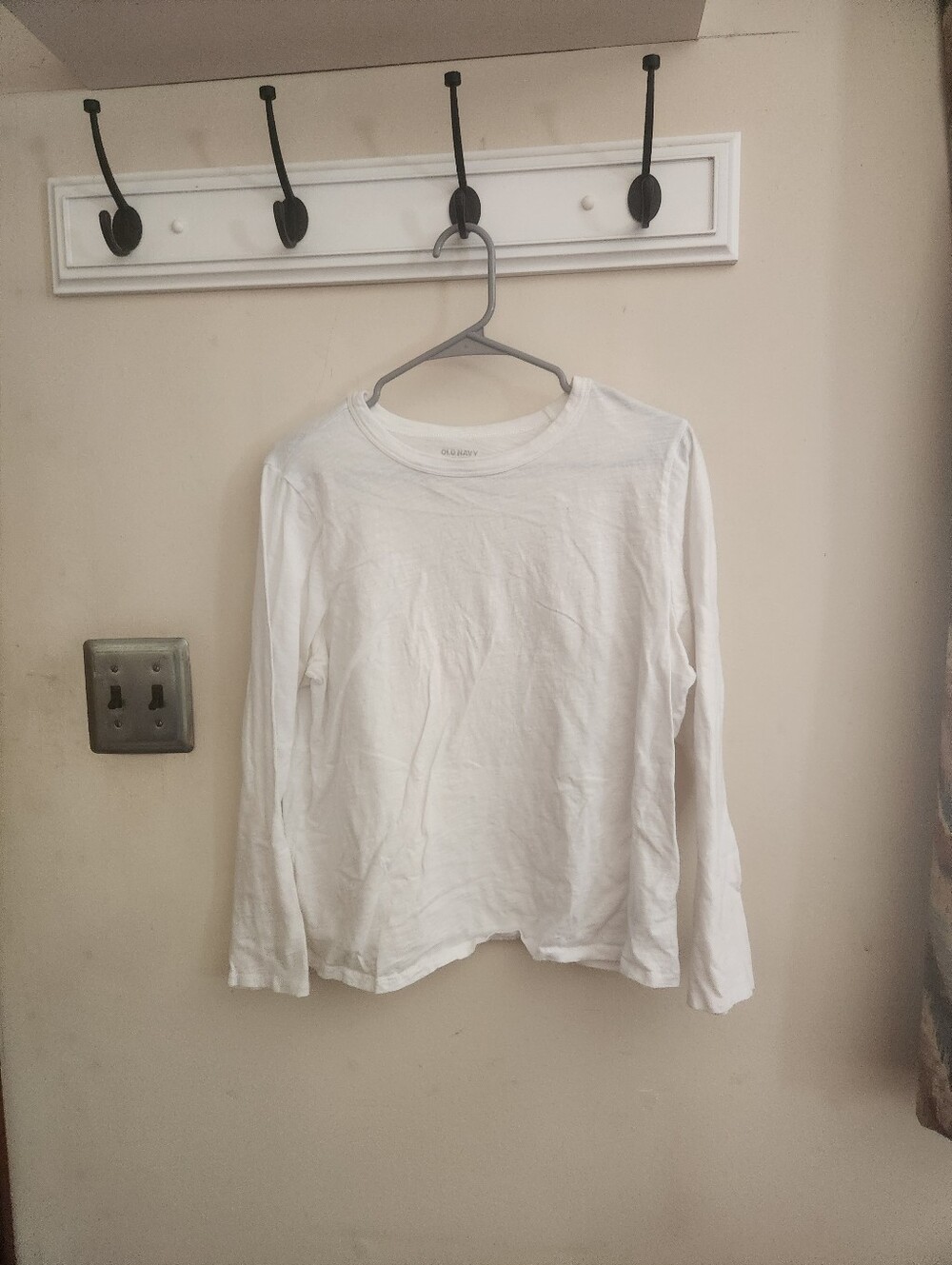 🎉 Basic White Long Sleeve Tee